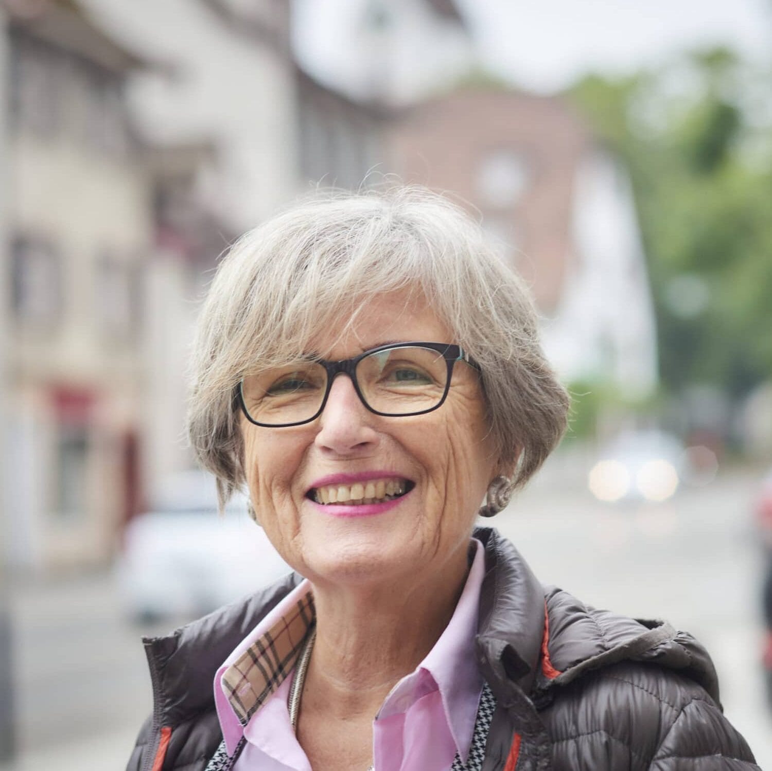 Foto einer Frau mit Brille in Riehen