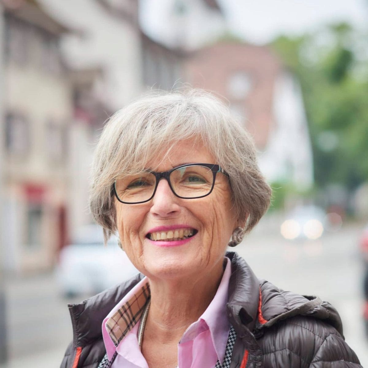 Photo d'une femme avec des lunettes à Riehen